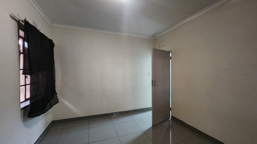 3 Bedroom Property for Sale in Crown Gardens Gauteng