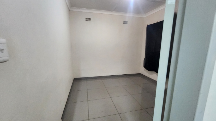 3 Bedroom Property for Sale in Crown Gardens Gauteng