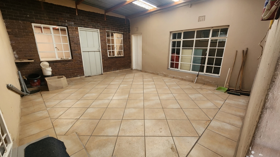 3 Bedroom Property for Sale in Crown Gardens Gauteng