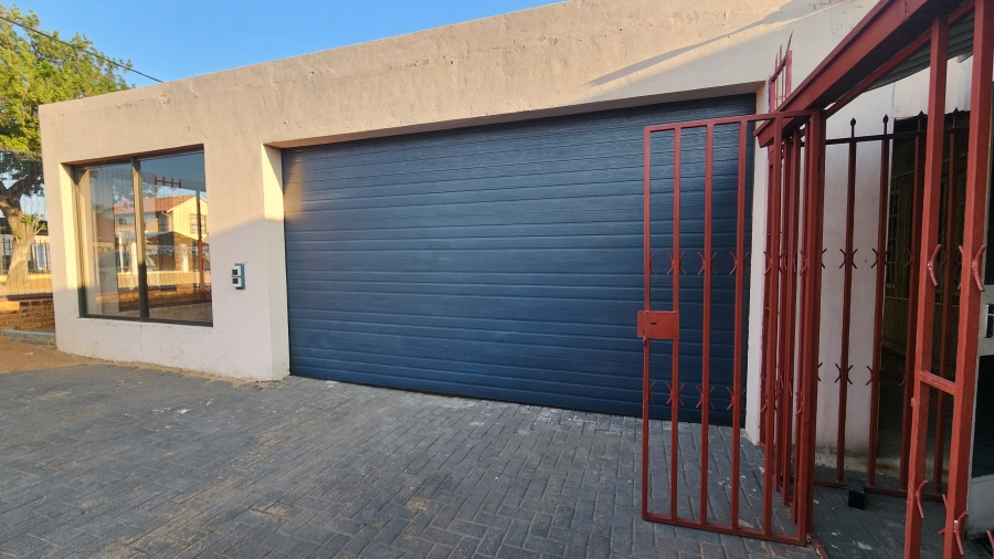 3 Bedroom Property for Sale in Crown Gardens Gauteng