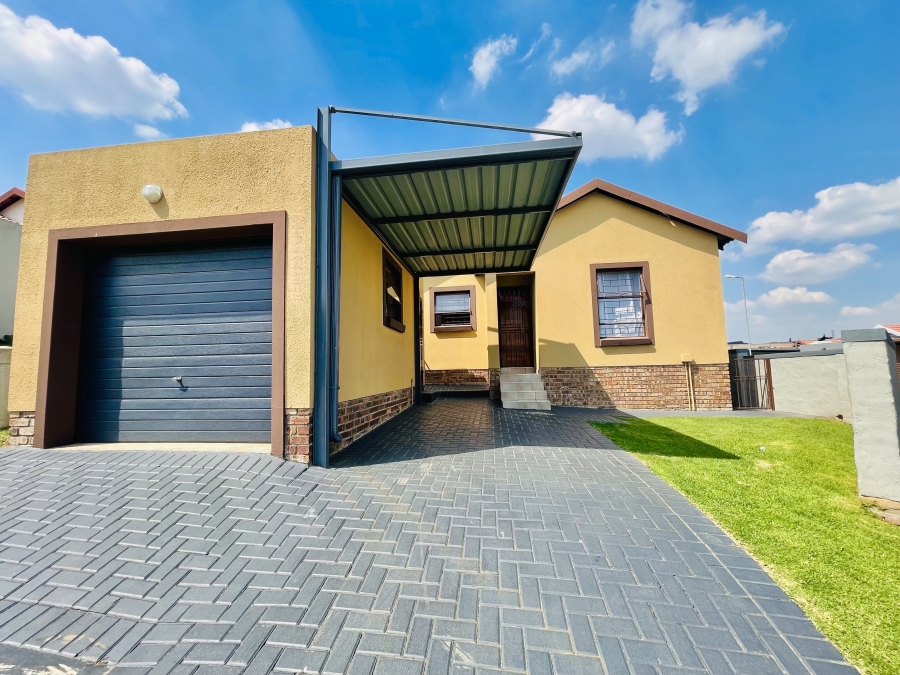 3 Bedroom Property for Sale in Kosmosdal Gauteng
