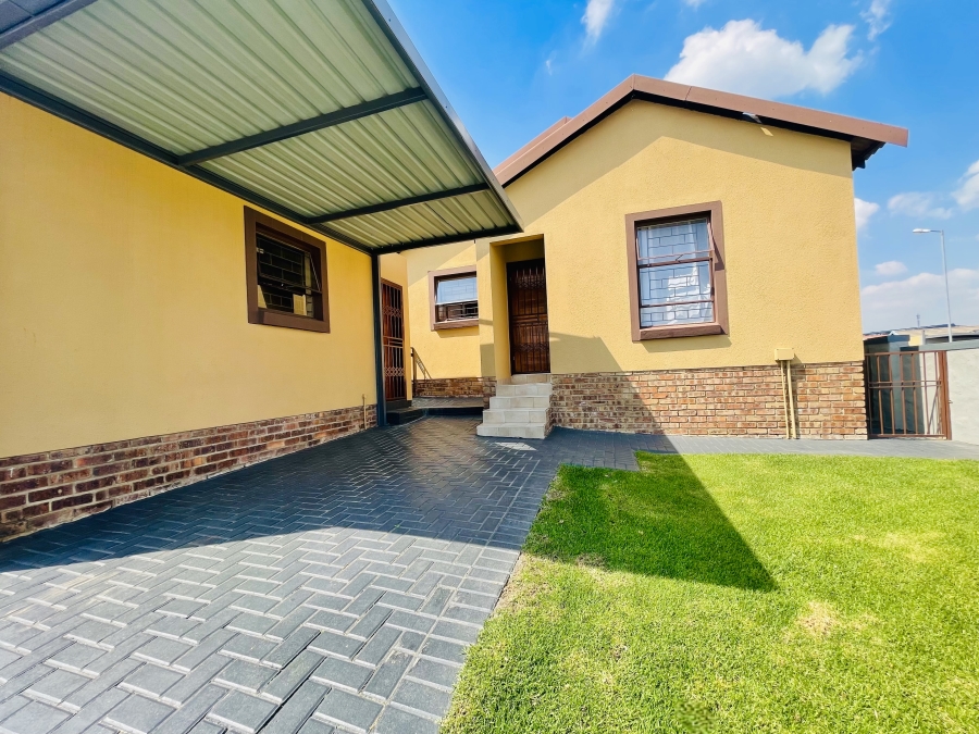 3 Bedroom Property for Sale in Kosmosdal Gauteng