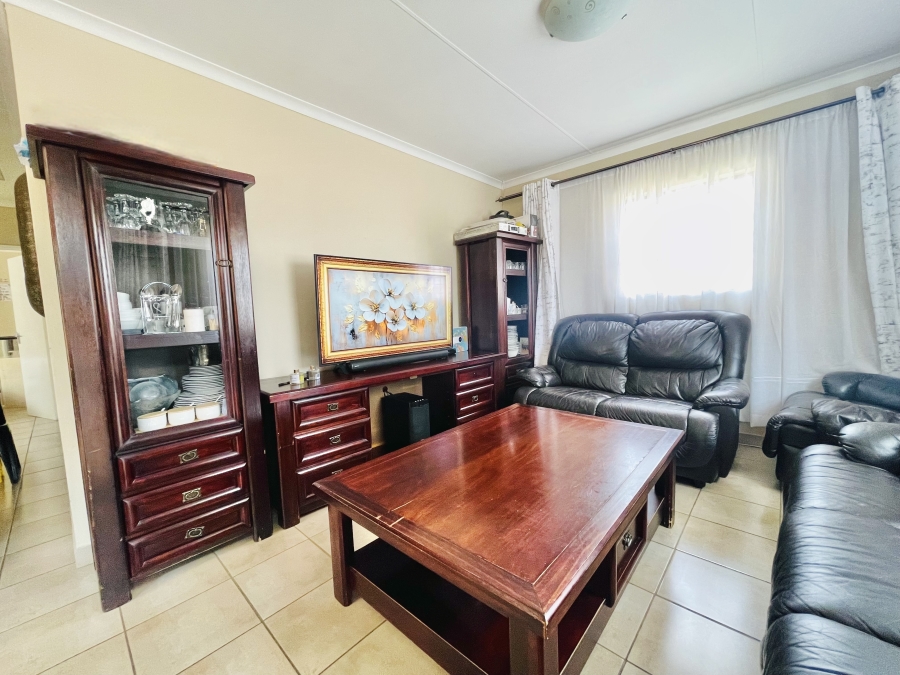 3 Bedroom Property for Sale in Kosmosdal Gauteng