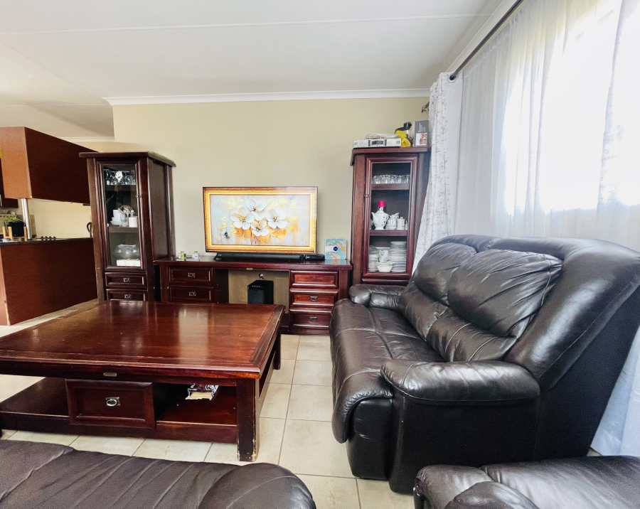 3 Bedroom Property for Sale in Kosmosdal Gauteng