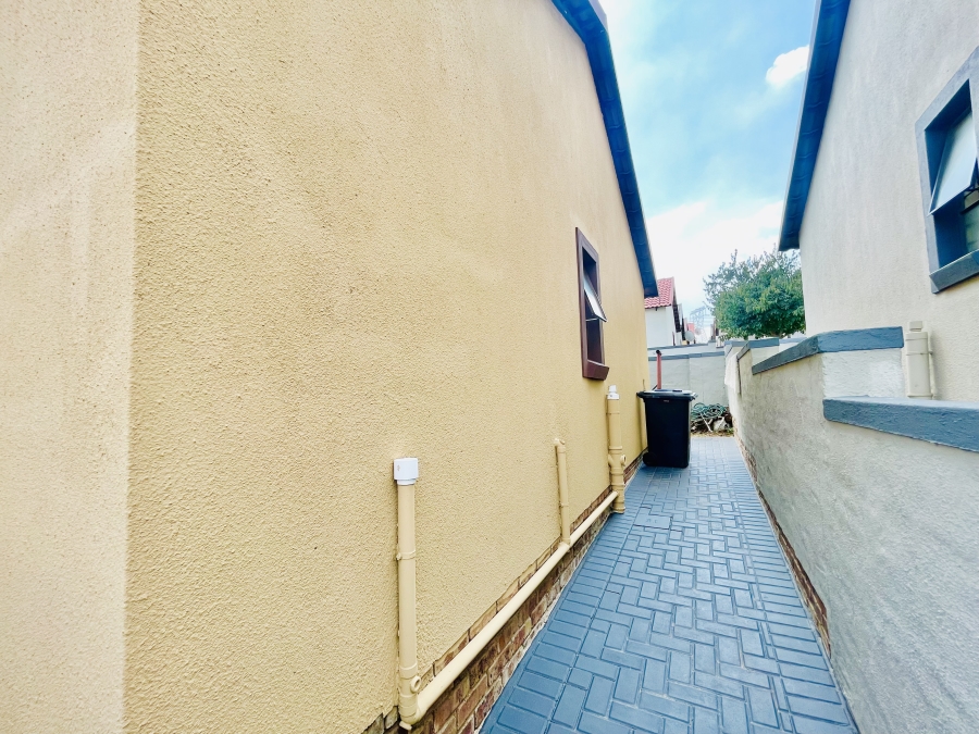 3 Bedroom Property for Sale in Kosmosdal Gauteng