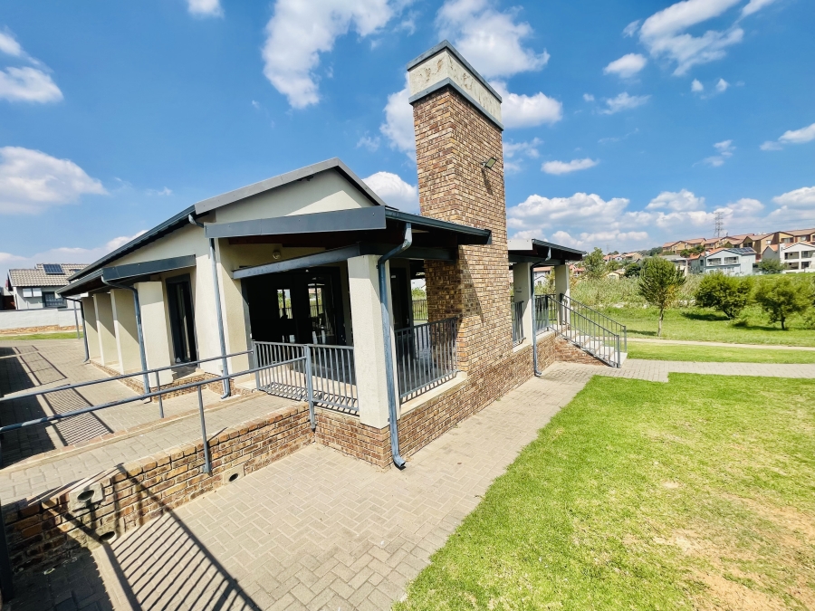 3 Bedroom Property for Sale in Kosmosdal Gauteng