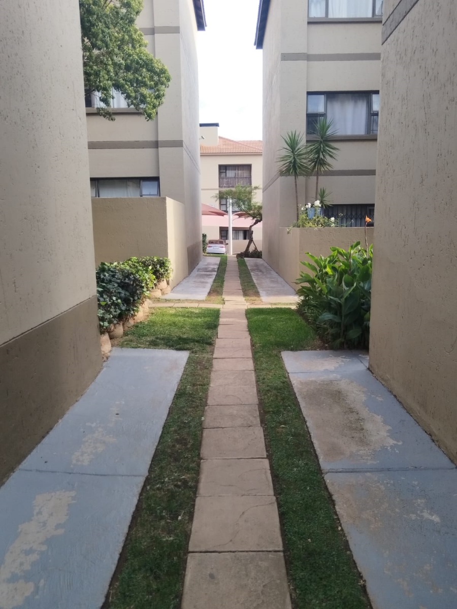 To Let 2 Bedroom Property for Rent in Lonehill Gauteng