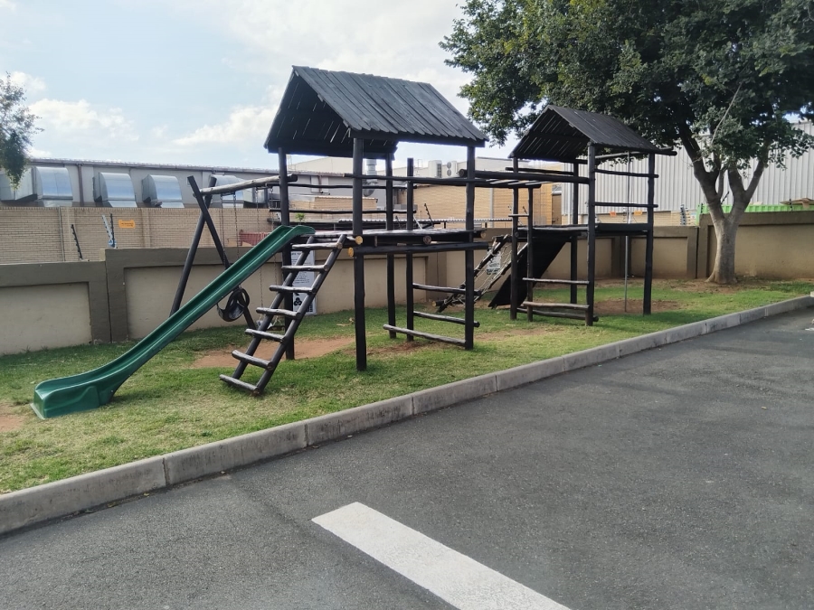 To Let 2 Bedroom Property for Rent in Lonehill Gauteng