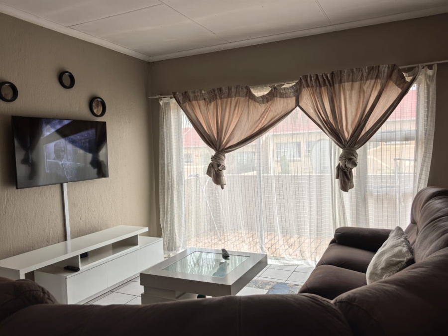 2 Bedroom Property for Sale in Vorna Valley Gauteng