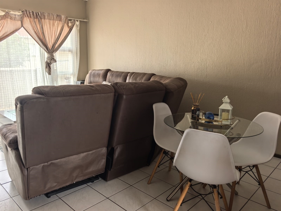 2 Bedroom Property for Sale in Vorna Valley Gauteng
