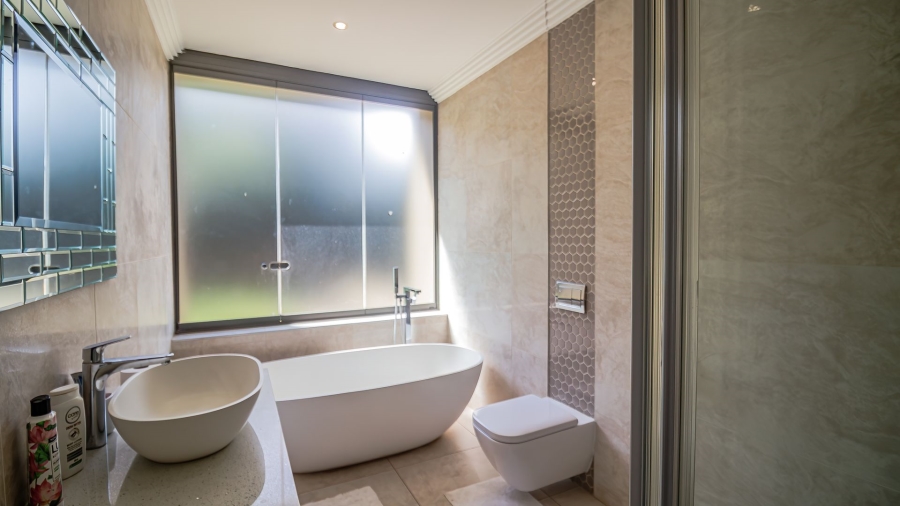 5 Bedroom Property for Sale in Midstream Hill Gauteng