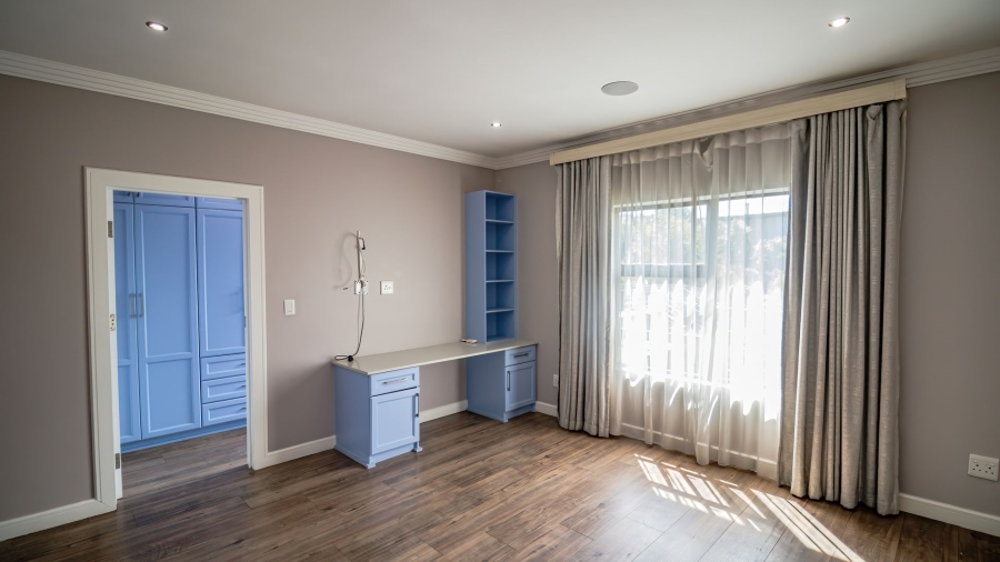 5 Bedroom Property for Sale in Midstream Hill Gauteng