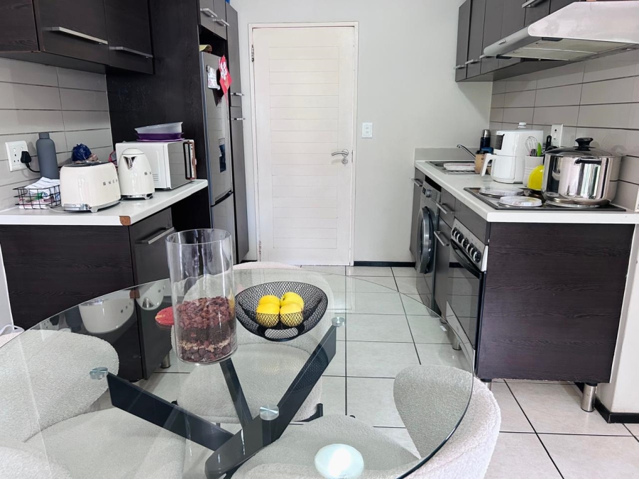 To Let 2 Bedroom Property for Rent in North Riding Gauteng