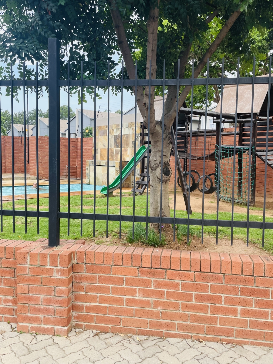 To Let 2 Bedroom Property for Rent in North Riding Gauteng