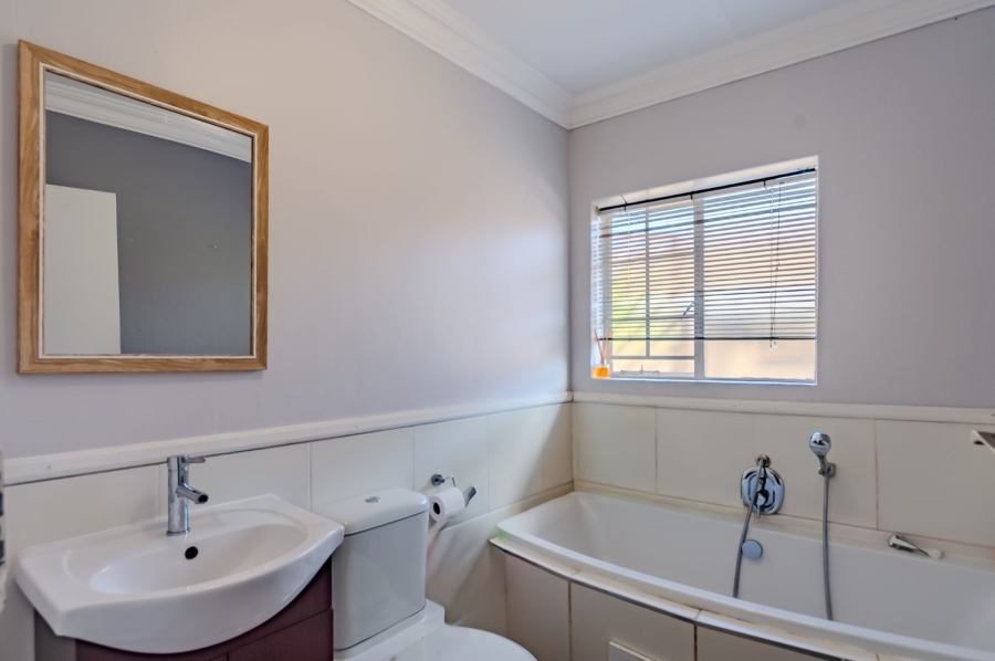 3 Bedroom Property for Sale in Erasmuskloof Gauteng