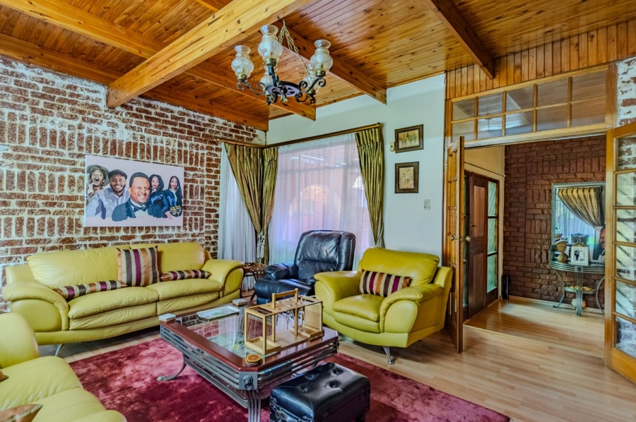 6 Bedroom Property for Sale in Constantia Park Gauteng