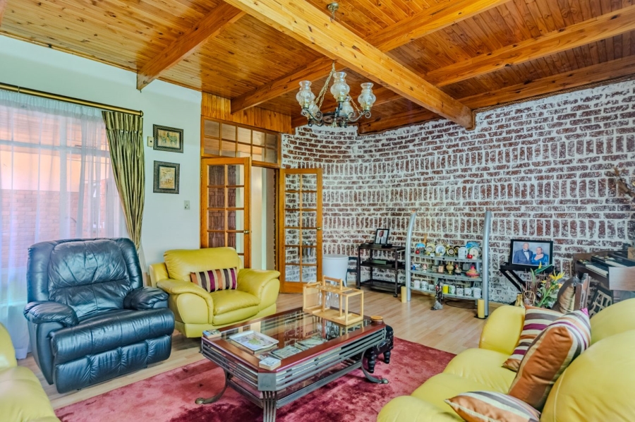 6 Bedroom Property for Sale in Constantia Park Gauteng