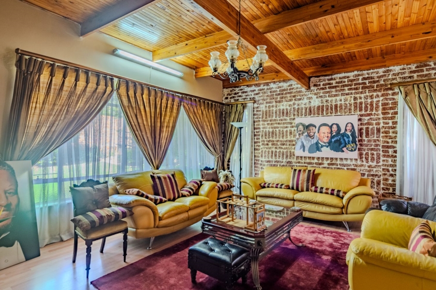 6 Bedroom Property for Sale in Constantia Park Gauteng