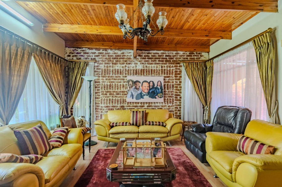 6 Bedroom Property for Sale in Constantia Park Gauteng