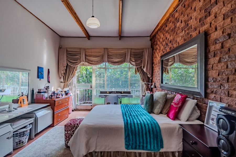 6 Bedroom Property for Sale in Constantia Park Gauteng