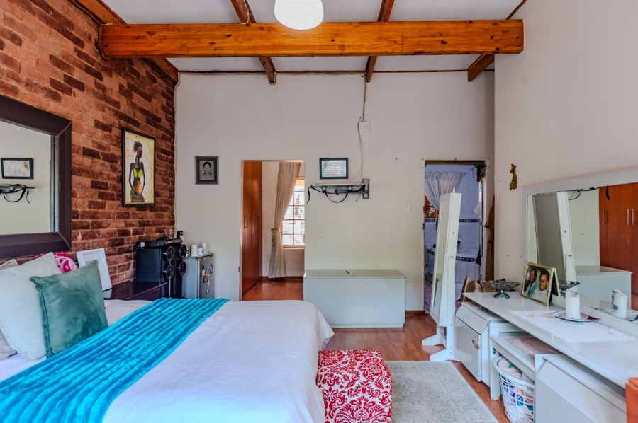 6 Bedroom Property for Sale in Constantia Park Gauteng