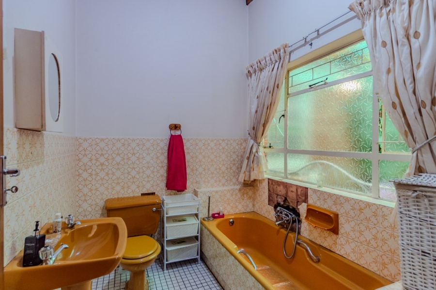 6 Bedroom Property for Sale in Constantia Park Gauteng