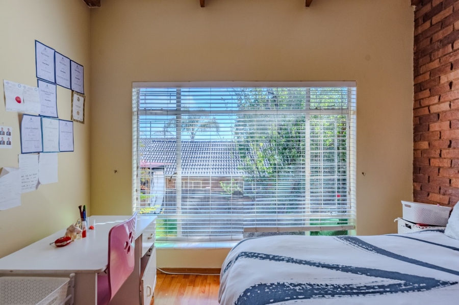 6 Bedroom Property for Sale in Constantia Park Gauteng