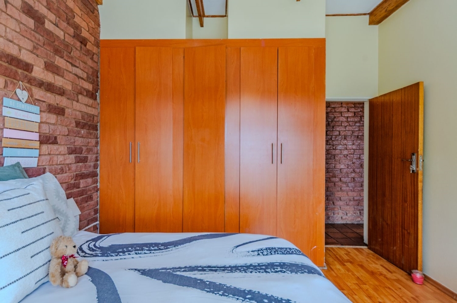 6 Bedroom Property for Sale in Constantia Park Gauteng