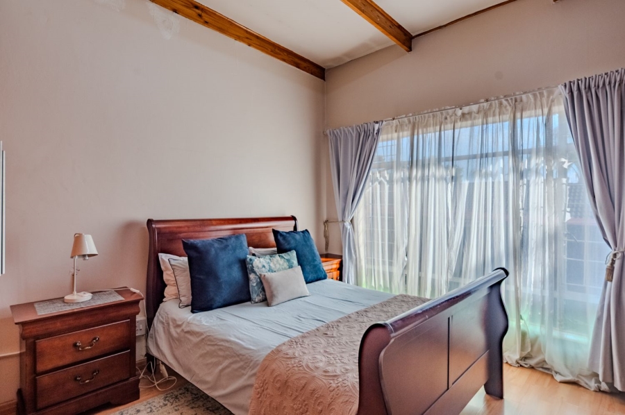 6 Bedroom Property for Sale in Constantia Park Gauteng