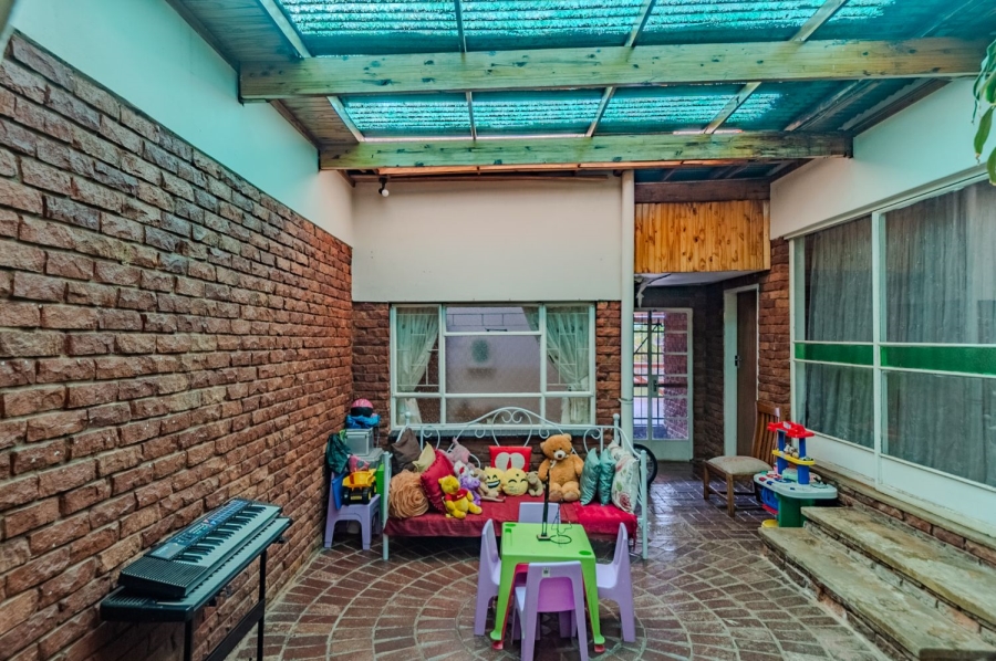 6 Bedroom Property for Sale in Constantia Park Gauteng