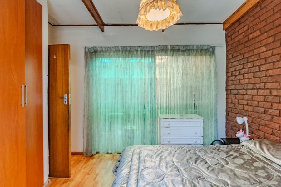 6 Bedroom Property for Sale in Constantia Park Gauteng