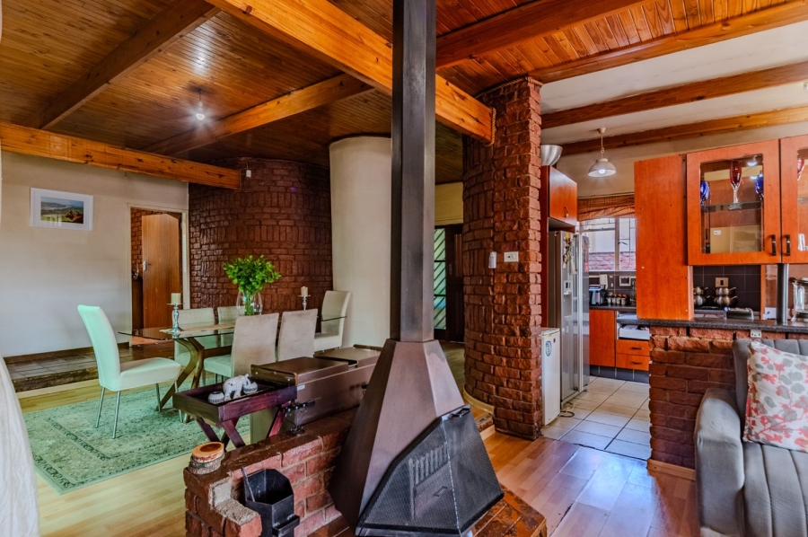 6 Bedroom Property for Sale in Constantia Park Gauteng