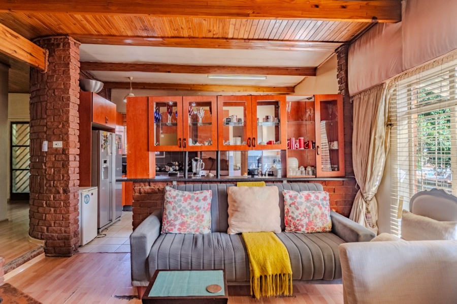 6 Bedroom Property for Sale in Constantia Park Gauteng