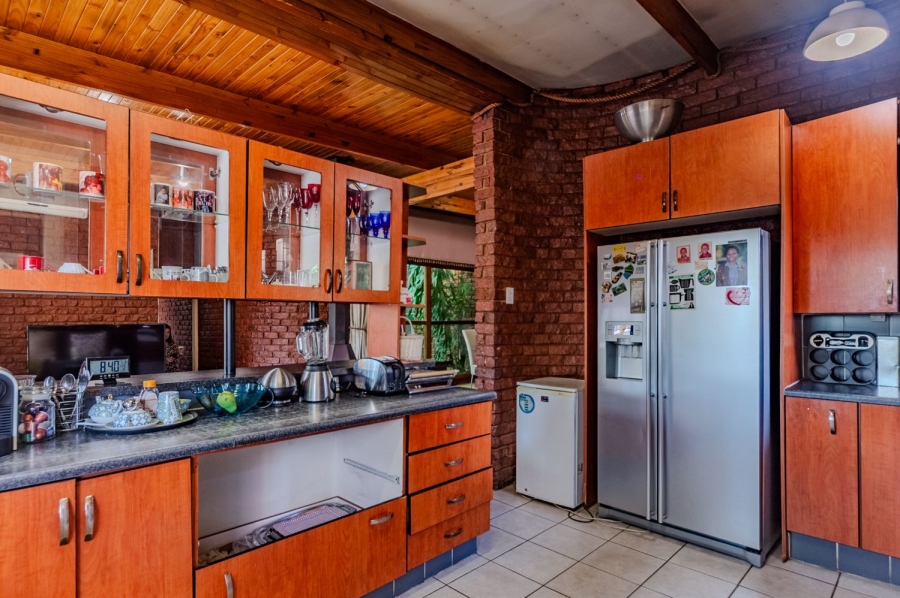 6 Bedroom Property for Sale in Constantia Park Gauteng