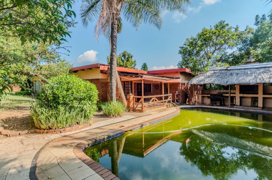 6 Bedroom Property for Sale in Constantia Park Gauteng