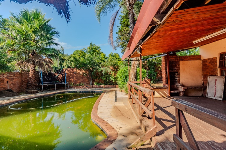 6 Bedroom Property for Sale in Constantia Park Gauteng