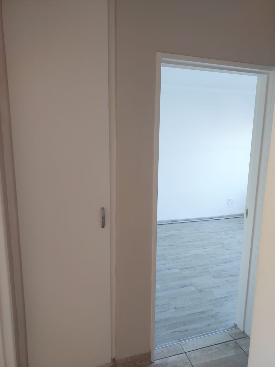 2 Bedroom Property for Sale in Halfway House Gauteng