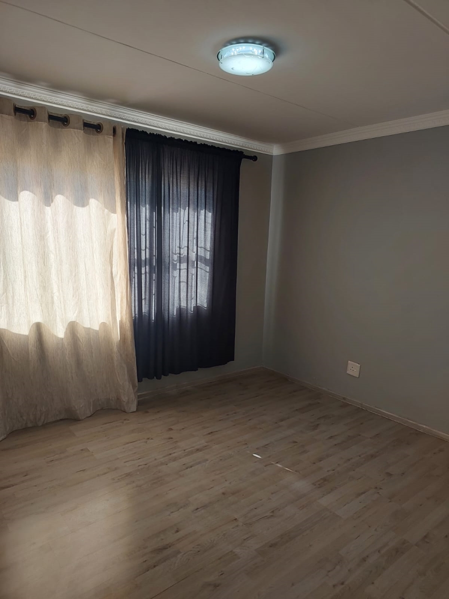 2 Bedroom Property for Sale in Halfway House Gauteng