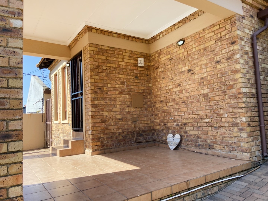 To Let 3 Bedroom Property for Rent in Albertville Gauteng