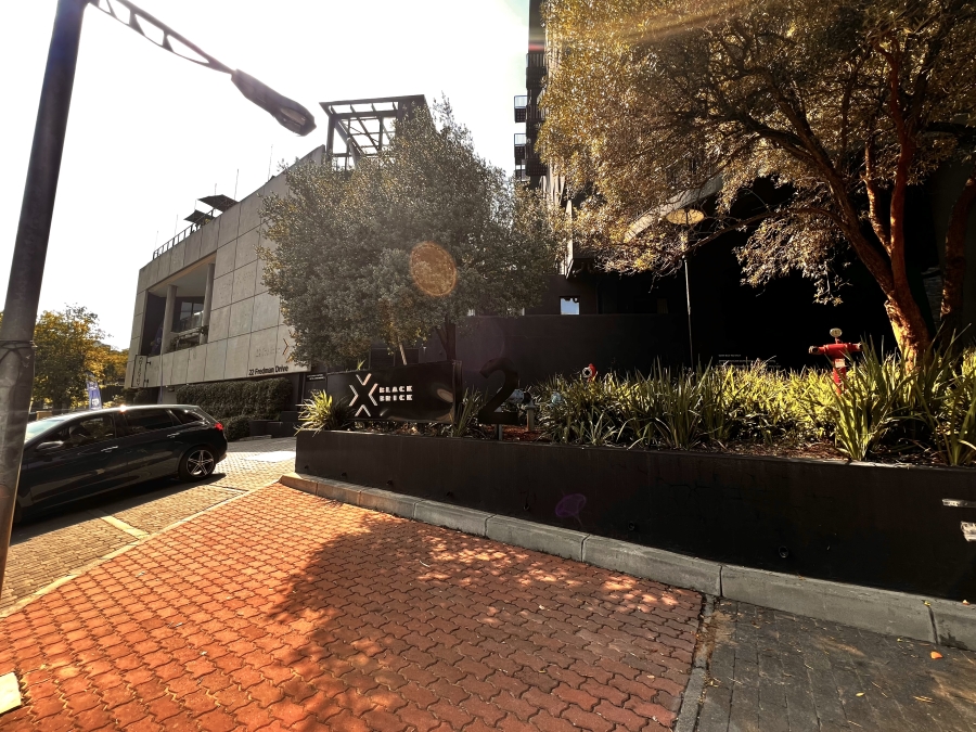 To Let 1 Bedroom Property for Rent in Sandown Gauteng