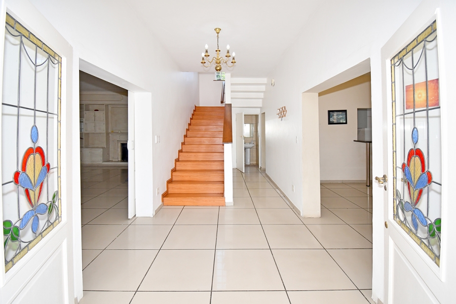 4 Bedroom Property for Sale in Benmore Gardens Gauteng