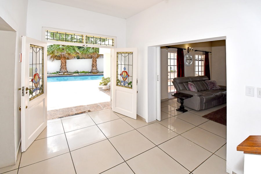 4 Bedroom Property for Sale in Benmore Gardens Gauteng