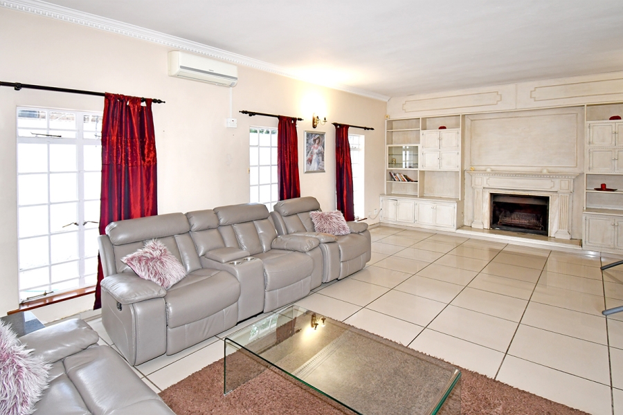 4 Bedroom Property for Sale in Benmore Gardens Gauteng