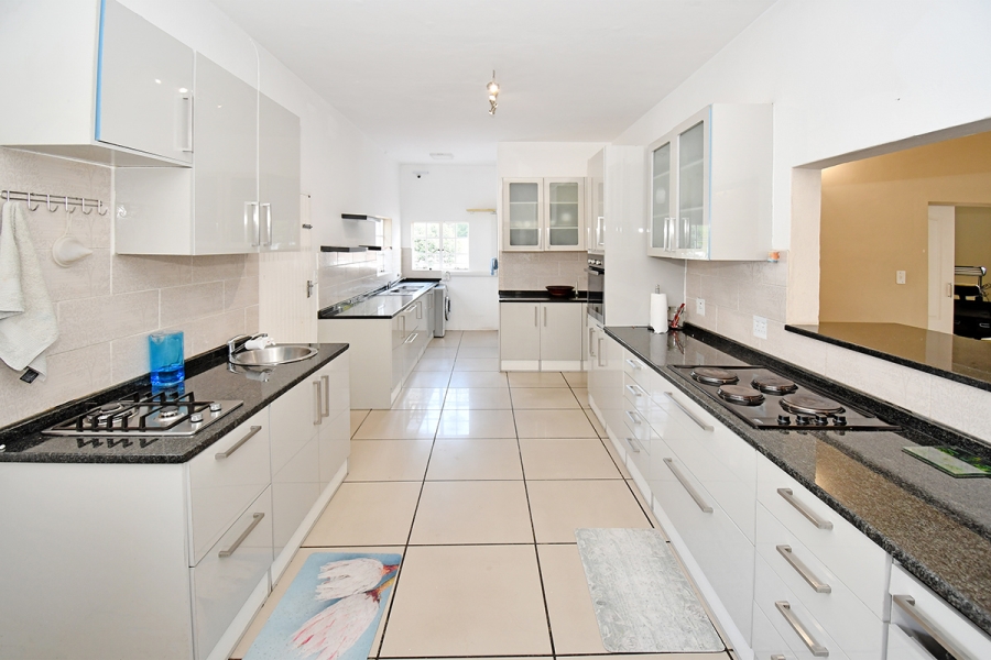 4 Bedroom Property for Sale in Benmore Gardens Gauteng