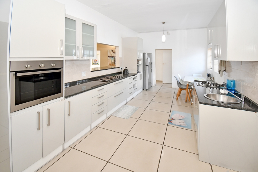 4 Bedroom Property for Sale in Benmore Gardens Gauteng