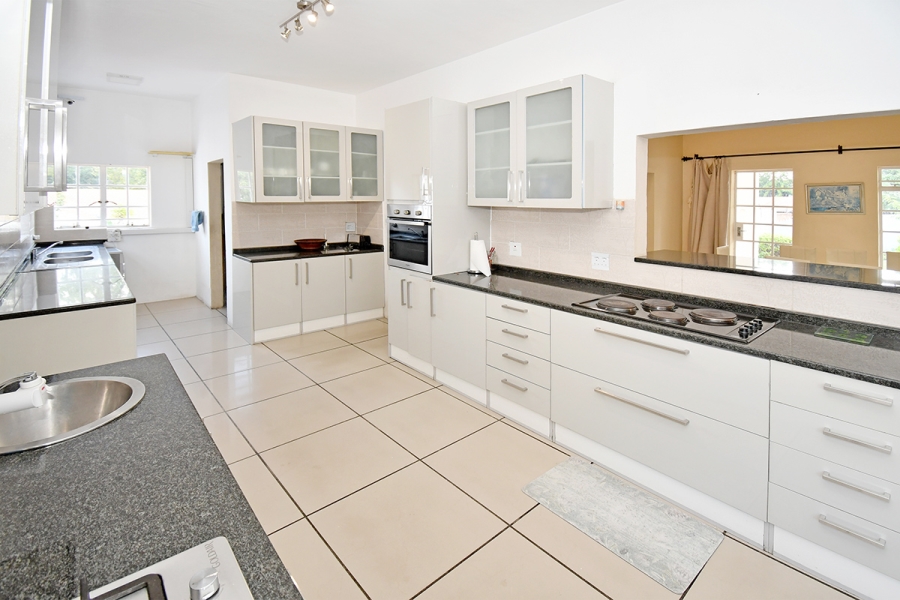 4 Bedroom Property for Sale in Benmore Gardens Gauteng