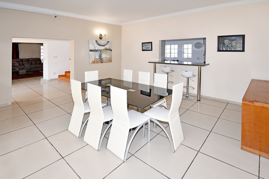 4 Bedroom Property for Sale in Benmore Gardens Gauteng