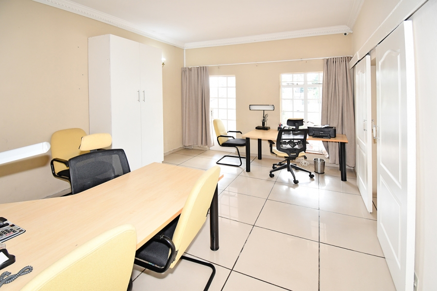 4 Bedroom Property for Sale in Benmore Gardens Gauteng
