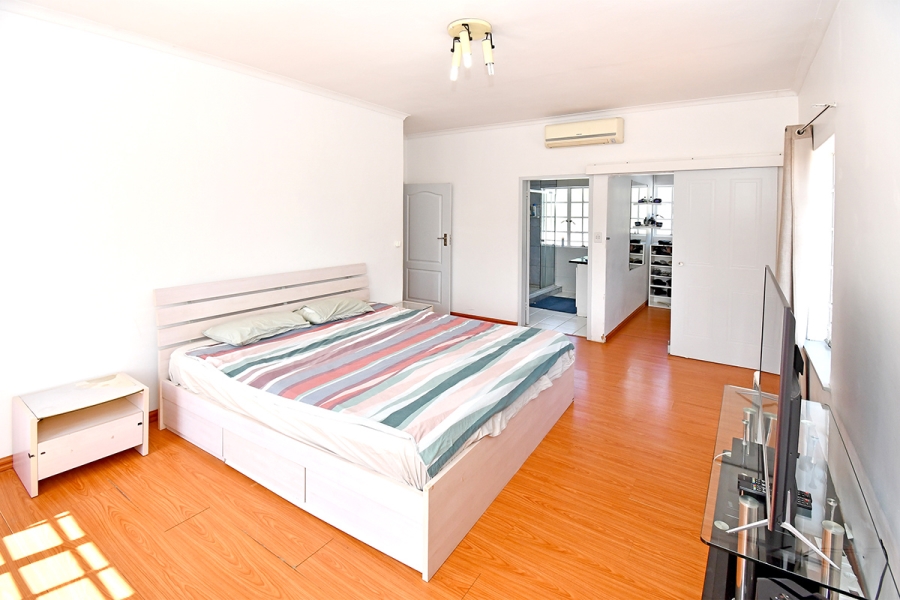 4 Bedroom Property for Sale in Benmore Gardens Gauteng
