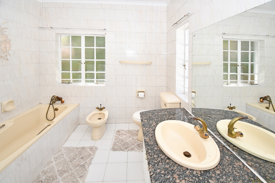 4 Bedroom Property for Sale in Benmore Gardens Gauteng